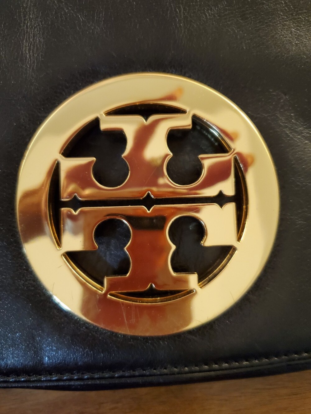Tory Burch Black Leather Shoulder Bag with Gold Logo Chain - Picture 4 of 8